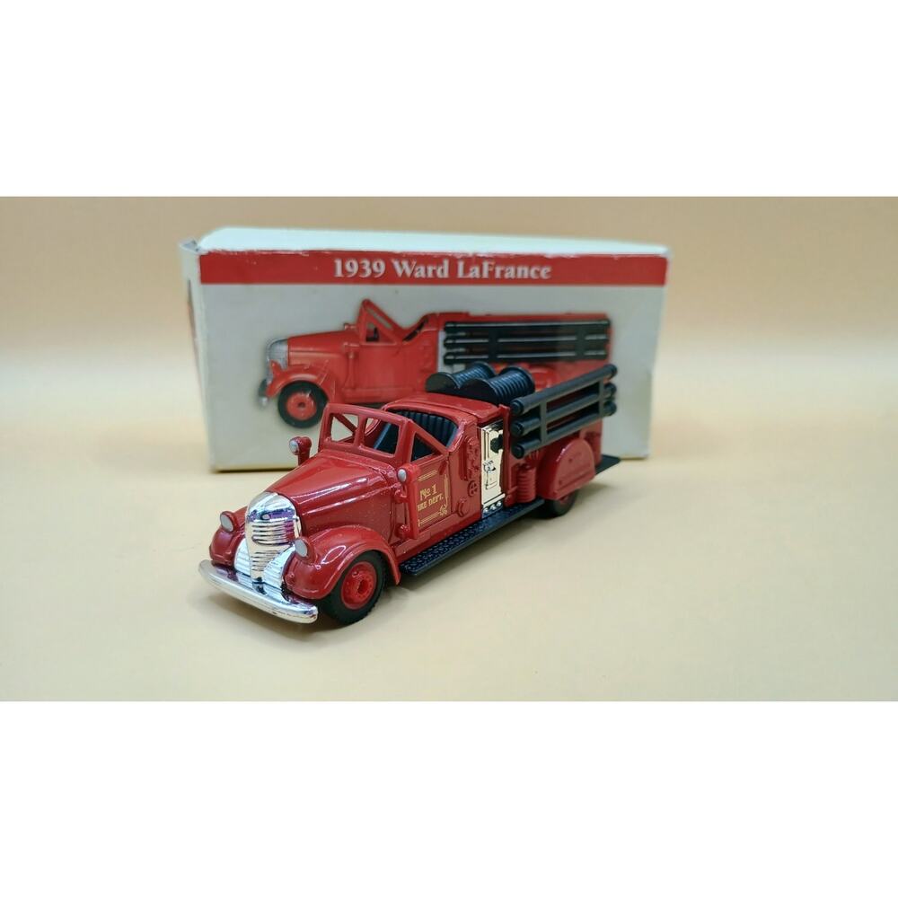 Readers Digest 1/64 Scale 1939 Ward LaFrance Fire Engine 1999 Diecast Damaged Bo